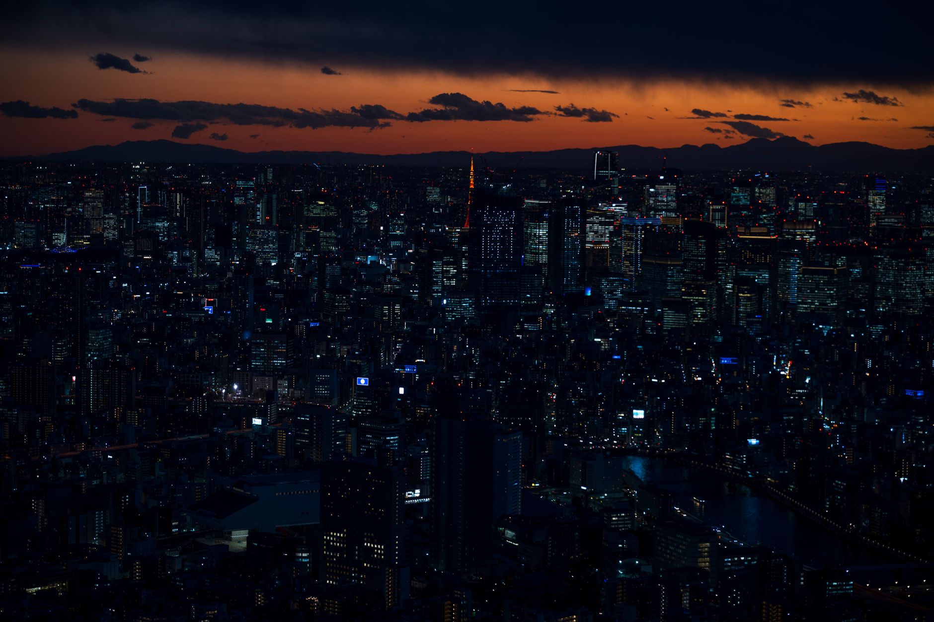 Experiența vibrantă a Tokyo-ului, capitala Japoniei: O combinație fascinantă de tradiții și tehnologie de ultimă generație