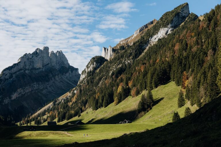 Photo Mountain hiking